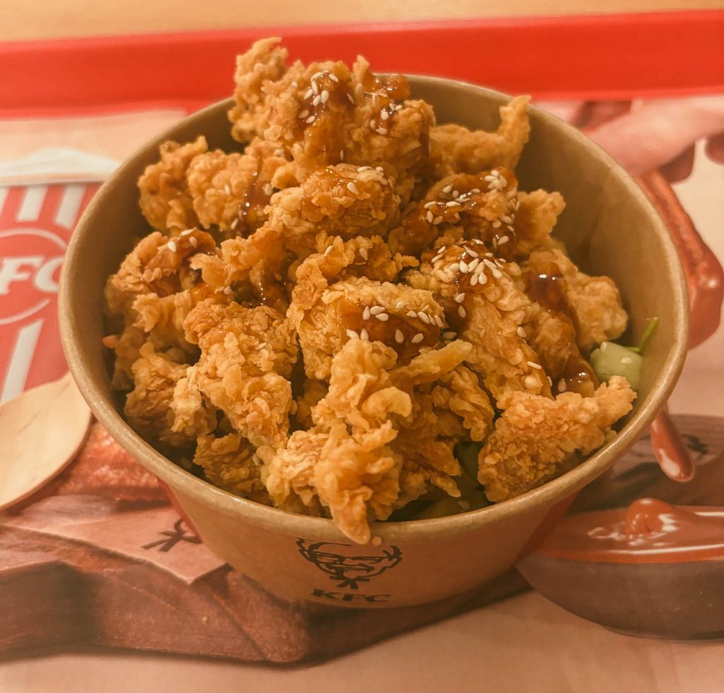 Weekend in Budapest - Itinerary and Guide Poke Chicken Bowl from KFC Budapest