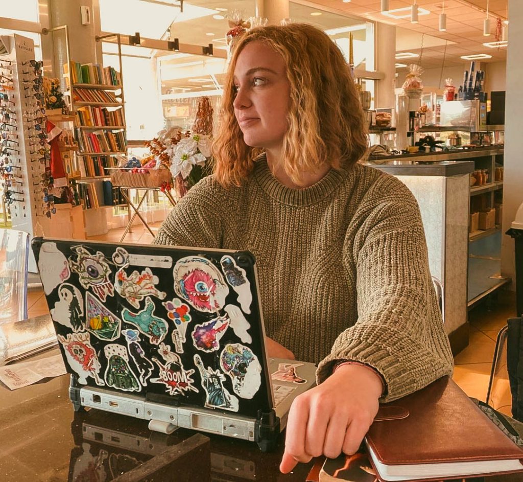 elle atlas travel italy cafe laptop elle original 1