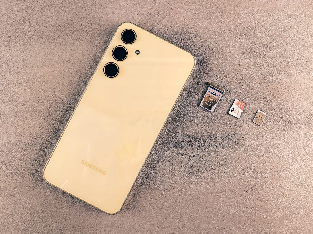 elle atlas general phone esims pexels 1