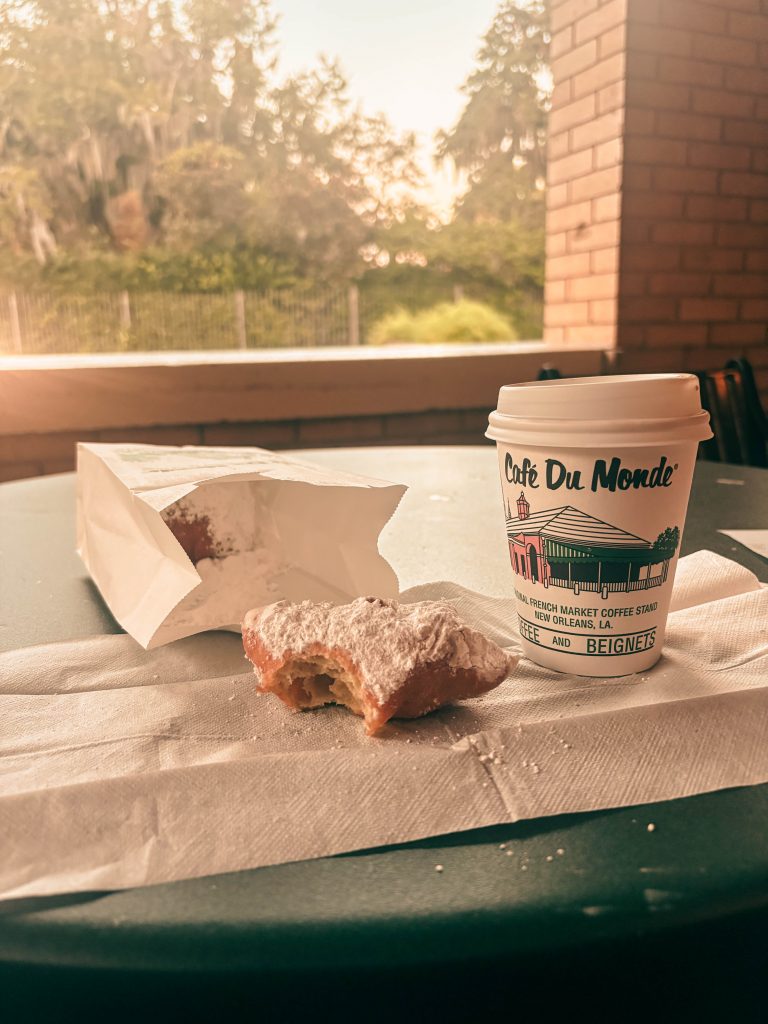 cafe du monde coffee and beignets