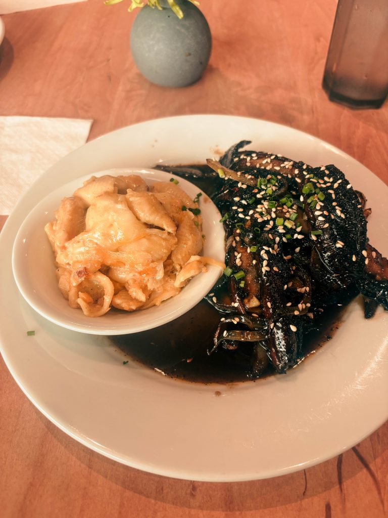 cafe reconcile portobello plate with mac and cheese