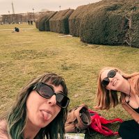 photo of elle and friend at park picnic
