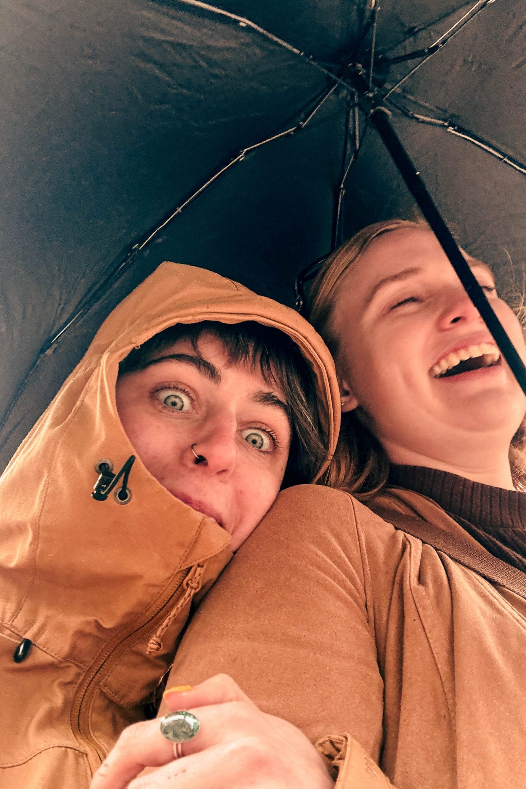 elle atlas general walking with umbrella original 1