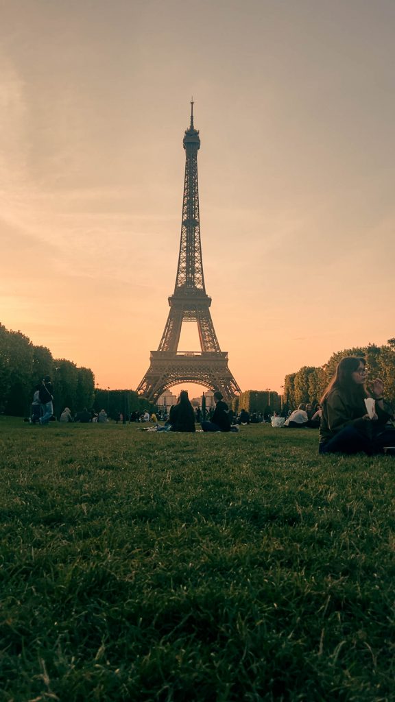 photo of the eiffel tower from champ de mars