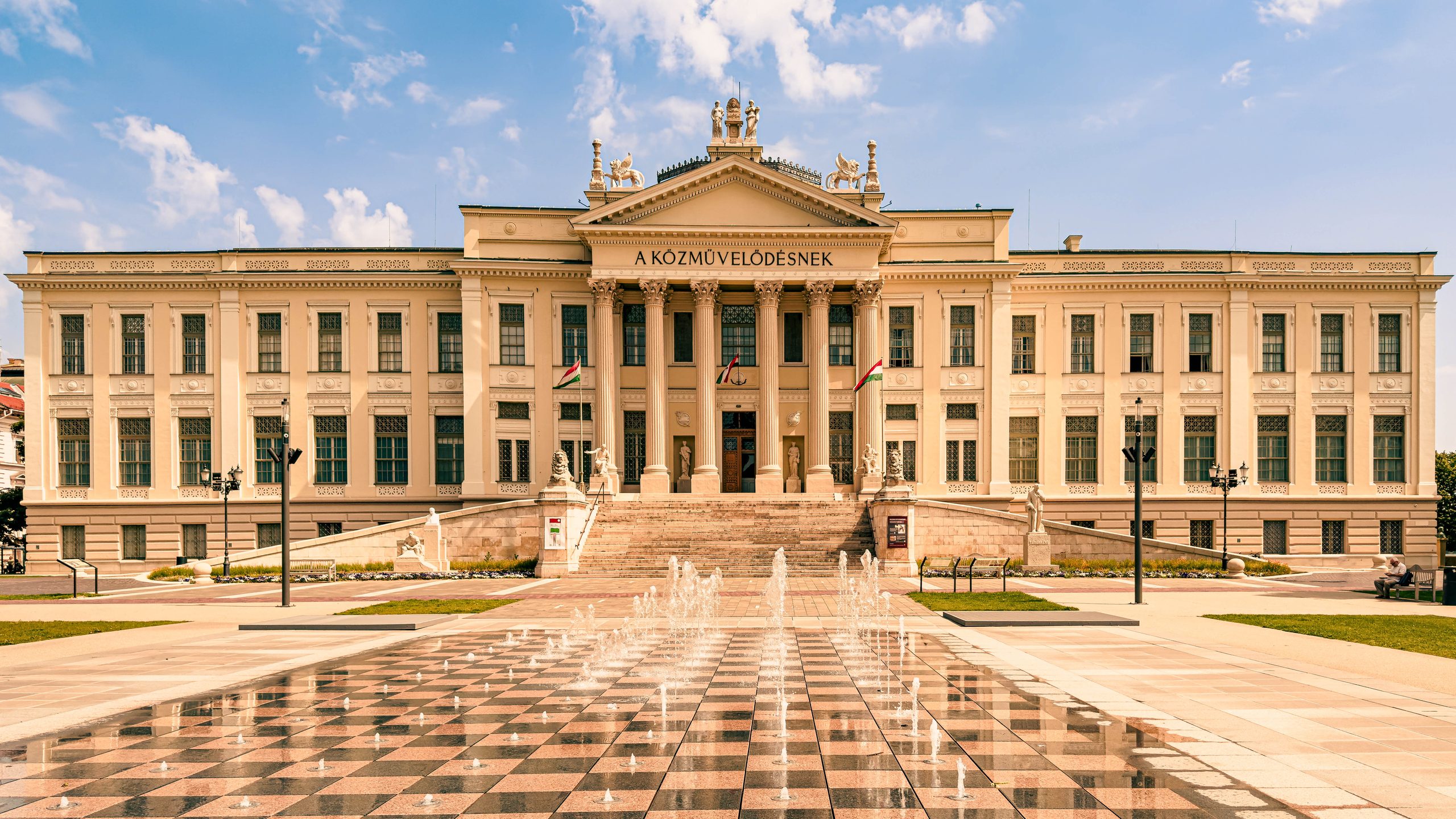 elle atlas travel hungary pexels 11