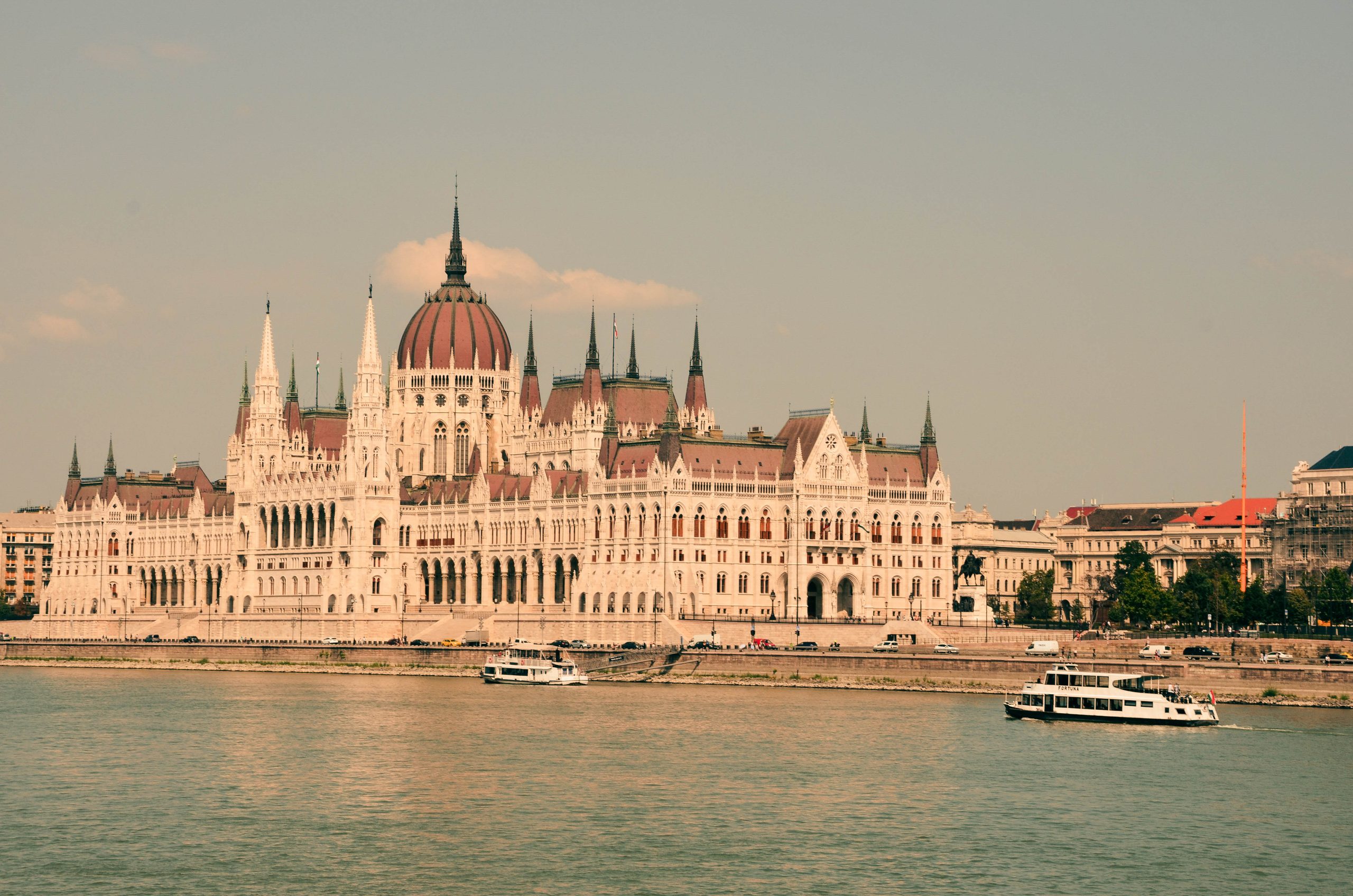 elle atlas travel hungary pexels 15