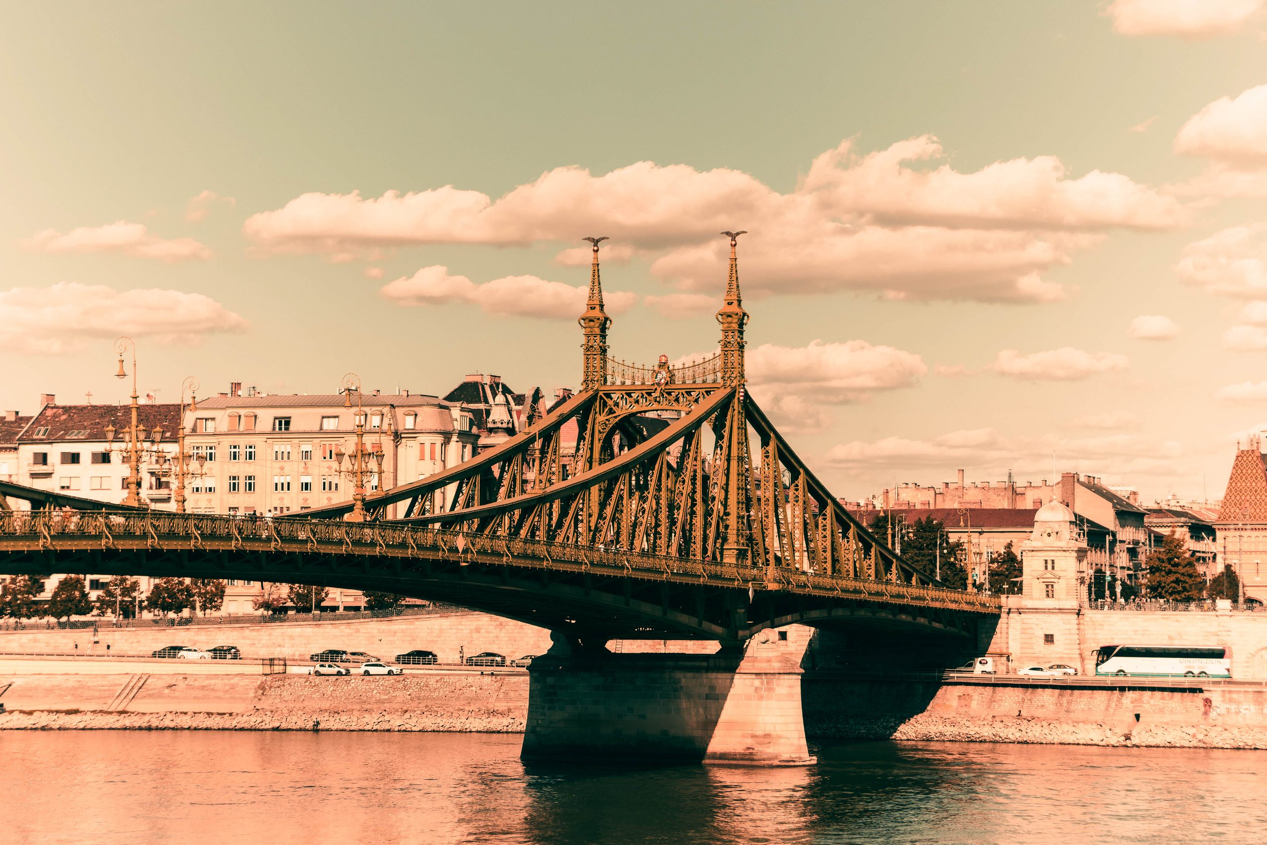 elle atlas travel hungary pexels 3
