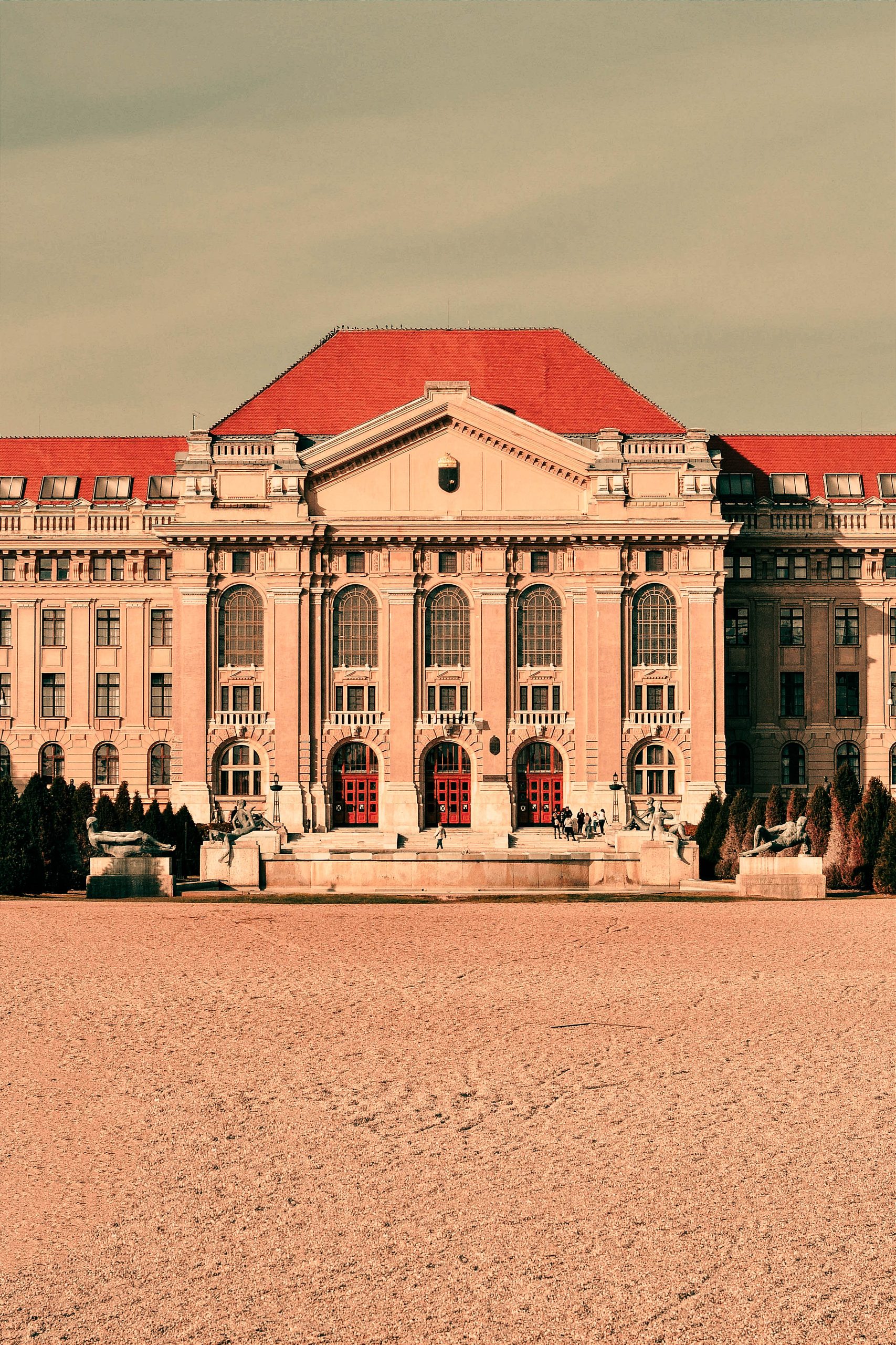 elle atlas travel hungary pexels 5