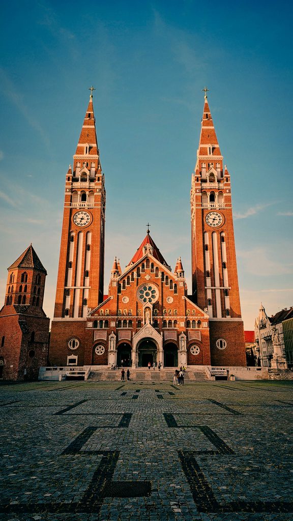 elle atlas travel hungary pexels 6